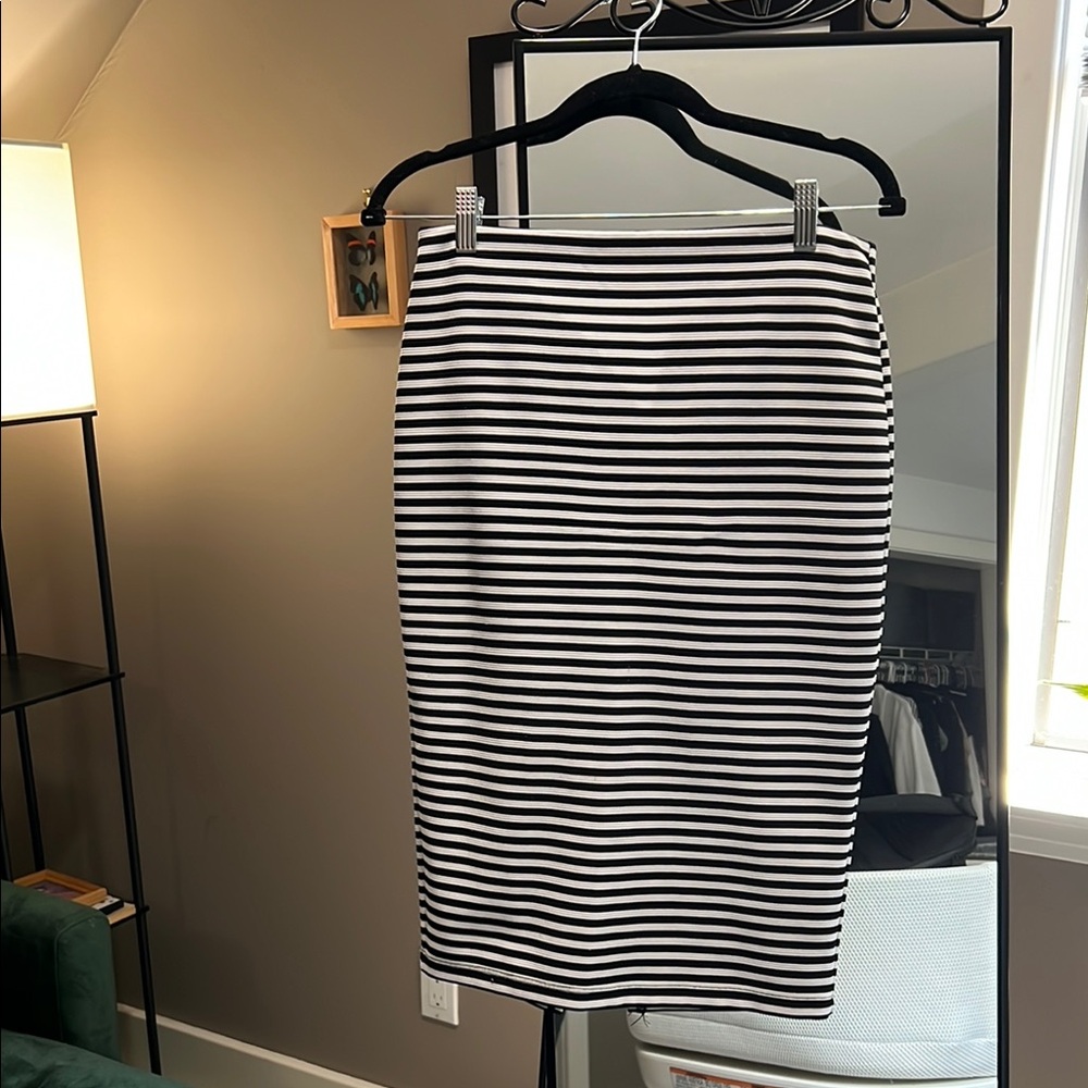 Black and White Striped Women's Pencil Skirt | Size M